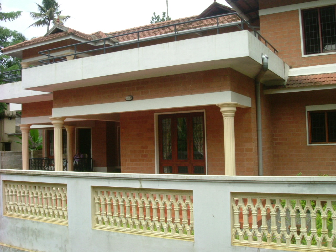 10 Cents Land With House For Sale in Ponekkara, Edappally, Ernakulam